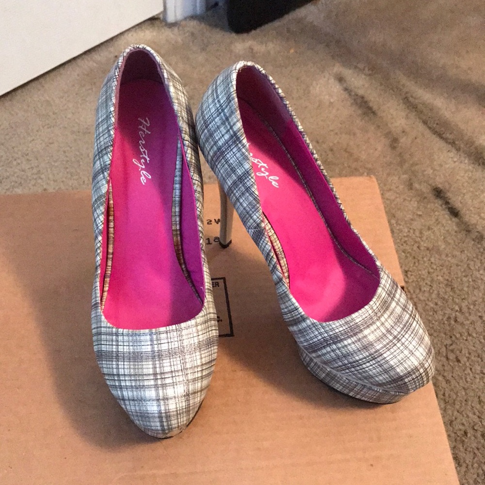 Platform Shoes - Picture 2 of 3
